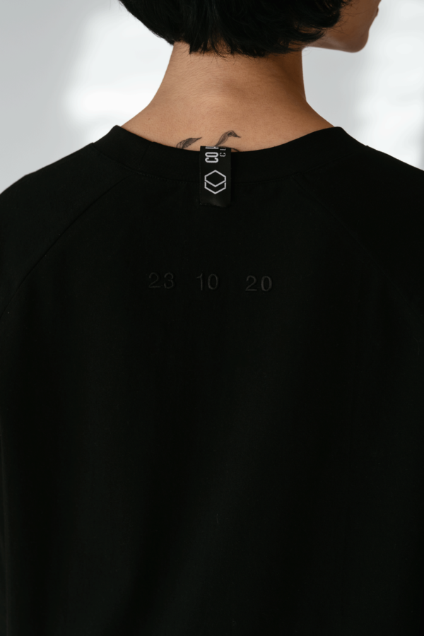 231020-Black-Oversized-T-Shirt-with-Back-stitched-letters